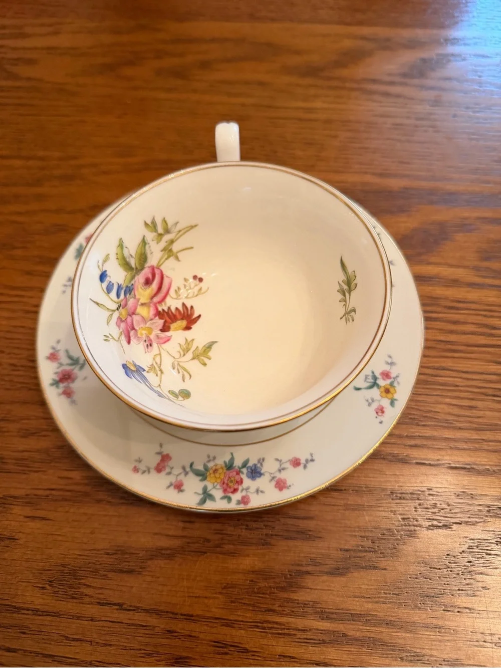 Classic Floral Porcelain Dinnerware Set - Cream with Multicolor Floral Motif